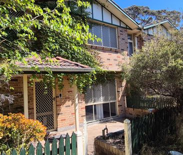 DOUBLE - 2 CAR LOCK UP GARAGE - 2 BEDROOM 2 STOREY TOWNHOUSE - Photo 5