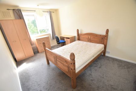 3 bedroom apartment to rent - Photo 2