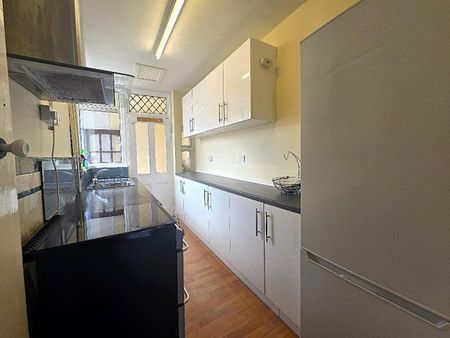 3 Bed End of terrace house For Rent - Photo 5