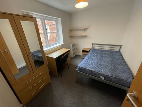 7 Bed Student Accommodation - Photo 1