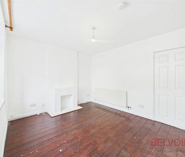 Terraced House to rent on - Photo 1