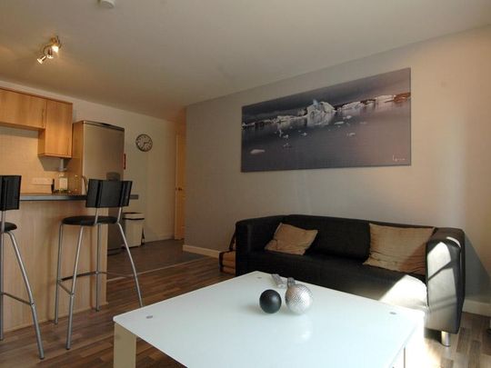 1 bedroom in a flat share to rent - Photo 1