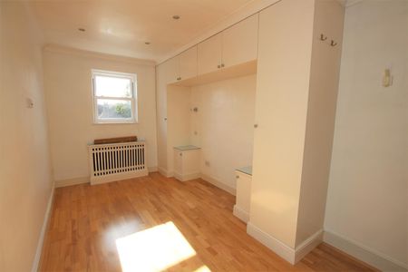1 bedroom Flat to let - Photo 5