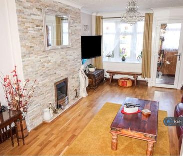 3 bedroom semi-detached house to rent - Photo 1