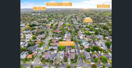 BEAUTIFULLY PRESENTED HOME A WALK TO SCHOOLS - Photo 3