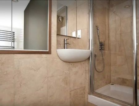 Studio Flat, Dean Street, W1D - Photo 5