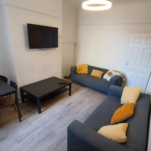 1 bedroom in a house share to rent - Photo 1