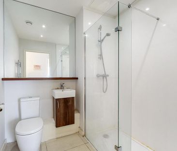 1 bedroom in a flat share to rent - Photo 6