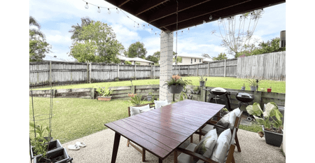 Beautiful Two-Storey Family Residence in Palmwoods - Photo 5