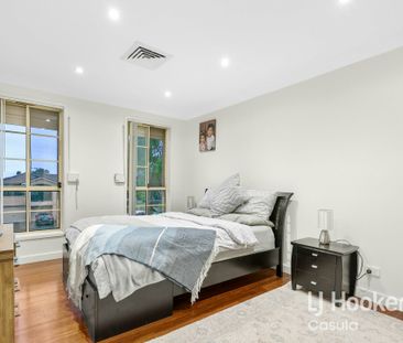 Impressive 5 Bedroom / 4 Living Zone Residence - Photo 5