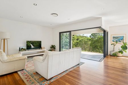 Peaceful, lifestyle property suitable for horses - Photo 2