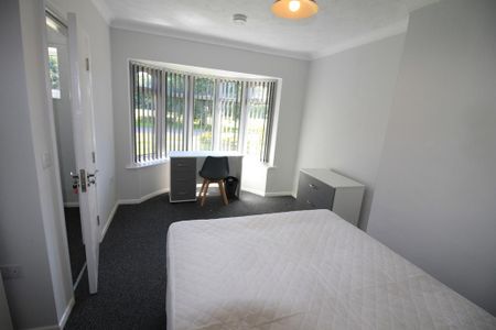 6 bedroom terraced house to rent - Photo 4