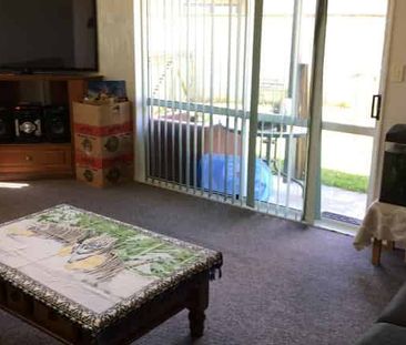 Kelvin Grove - 3 Bedrooms - Photo 3