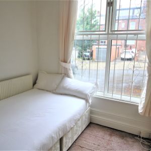 1 Bedroom Studio - Photo 2