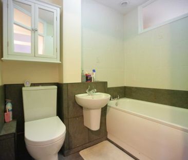 Guide Price £1,850 pcm - Available Now - Unfurnished - Photo 6