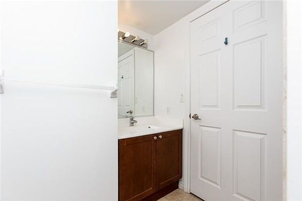 For Lease - 761 Bay Street Unit# 1805, Toronto, Ontario - Photo 1