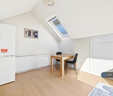 1 bedroom penthouse to rent - Photo 6