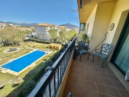 Alquiler de piso en Calle Avila - Photo 4