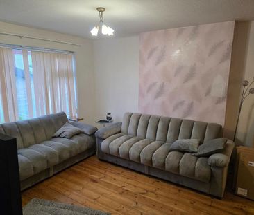 3 bedroom semi-detached house to rent - Photo 2