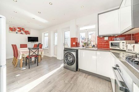 4 bedroom terraced house to rent - Photo 2