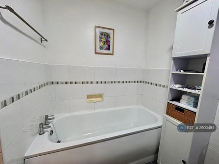 2 bedroom flat to rent - Photo 3