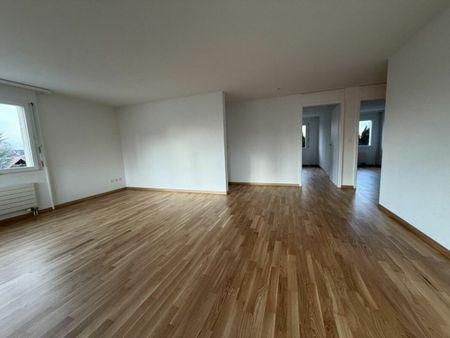 Bright 4.5 room apartment with large balcony - Photo 2