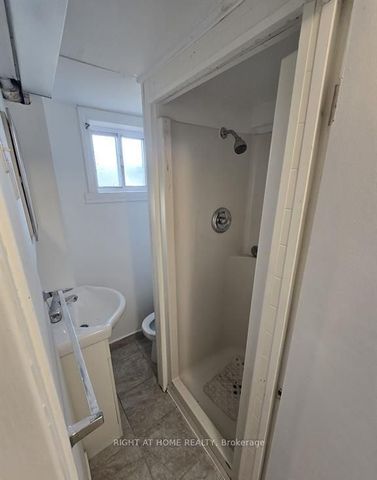 For Lease - 70 Bunnell Crescent, Toronto, Ontario - Photo 5