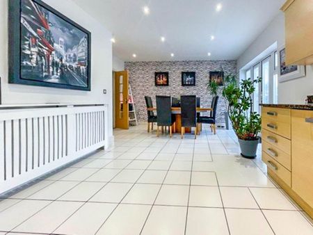 5 bedroom detached house to rent - Photo 4