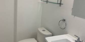 Downtown Toronto, College/Bathurst room+shared Bathroom 900/Month - Photo 3