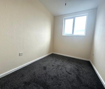 3 Bedroom Maisonette - Upper To Let - Photo 3