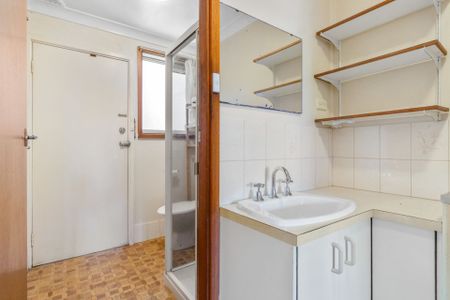 Tidy One-Bedroom Unit in Convenient Location – Water and Lawn Maintenance Included! - Photo 5