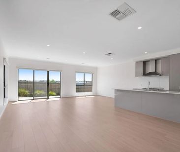 4 Bedroom Family Home! - Photo 5