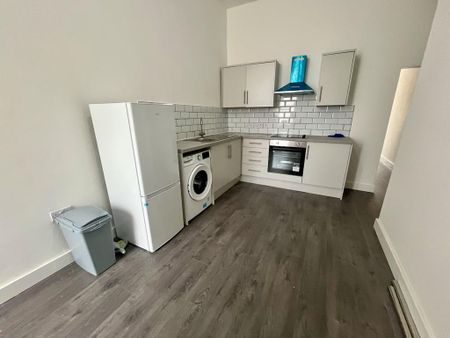 2 bedroom flat to rent - Photo 2