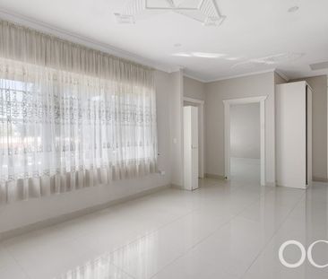 Open the Door to Modern Ease - Photo 5