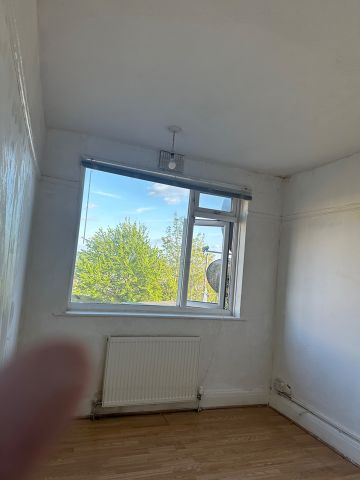 1 Bed Flat, Filton, BS34 - Photo 2