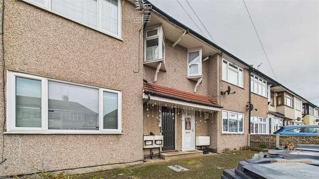 Western Avenue, Dagenham, RM10 - Photo 1