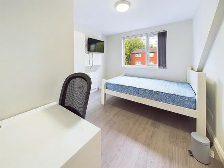 4 bedroom detached house to rent - Photo 3
