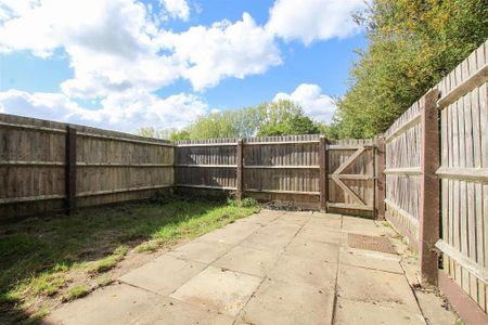 3 bedroom end of terrace house to rent - Photo 2