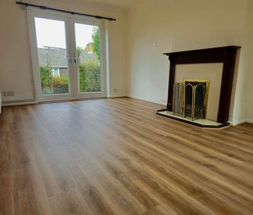 2 Bed Terraced House, Vanguard Road, SO18 - Photo 4