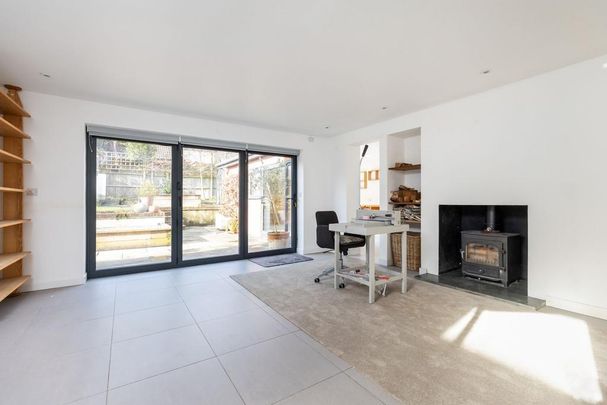 4 bedroom detached house to rent - Photo 1