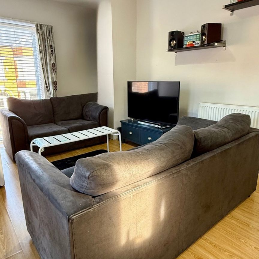 6 bed Apartment for Rent - Photo 1