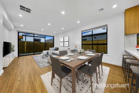 GREAT FAMILY HOME - Photo 3