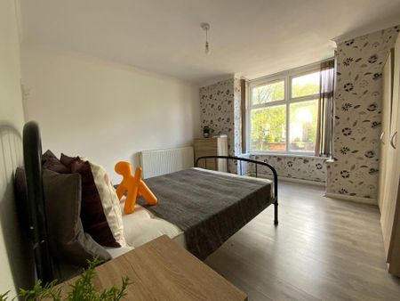 1 bedroom in a house share to rent - Photo 2