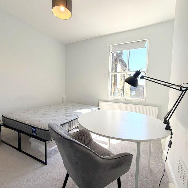 1 bedroom in a house share to rent - Photo 1
