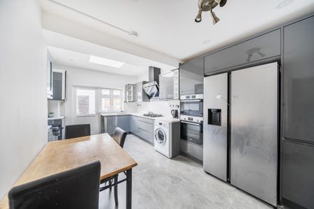 2 bedroom terraced house to rent - Photo 2