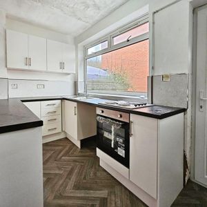 2 bedroom end of terrace house to rent - Photo 2