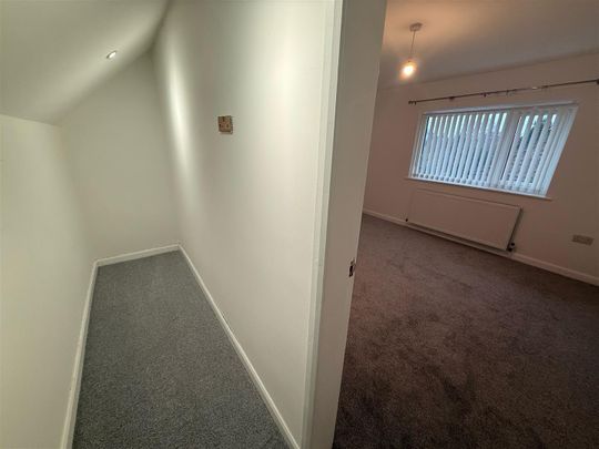 Ince Avenue, Wirral - Photo 1