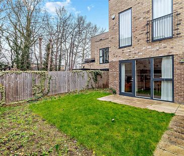 A modern, furnished townhouse off Milton Road. - Photo 5