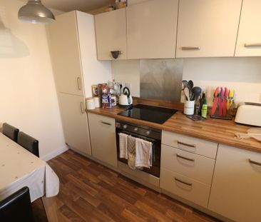 2 bedroom semi-detached house to rent - Photo 6