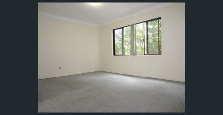 TOWNHOUSE WITH PRIVATE COURTYARD - Photo 4